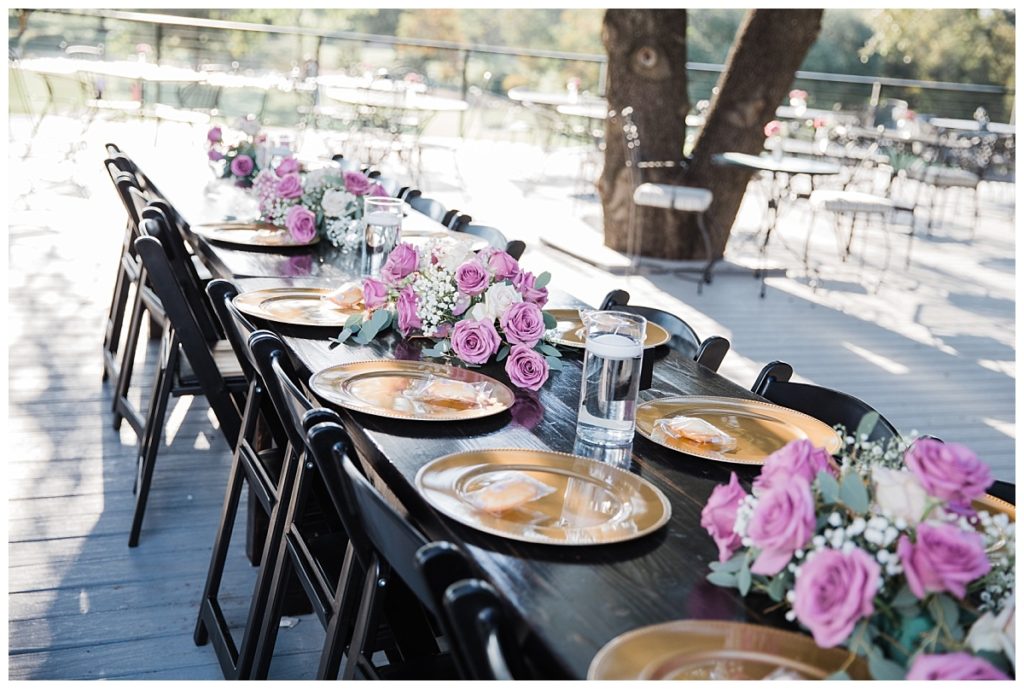 Beautiful tablescape of lavender and peach roses for outdoor wedding at Stonebridge Wedding Venue photographed by Dallas wedding photographer Picture Bouquet Studio. 