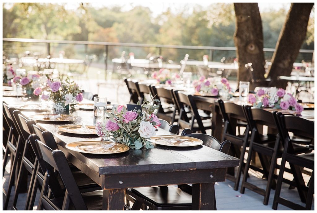 Gorgeous sunset behind table setup of lavender and peach roses with gold chargers for outdoor wedding at Stonebridge Wedding Venue photographed by Dallas wedding photographer Picture Bouquet Studio. 