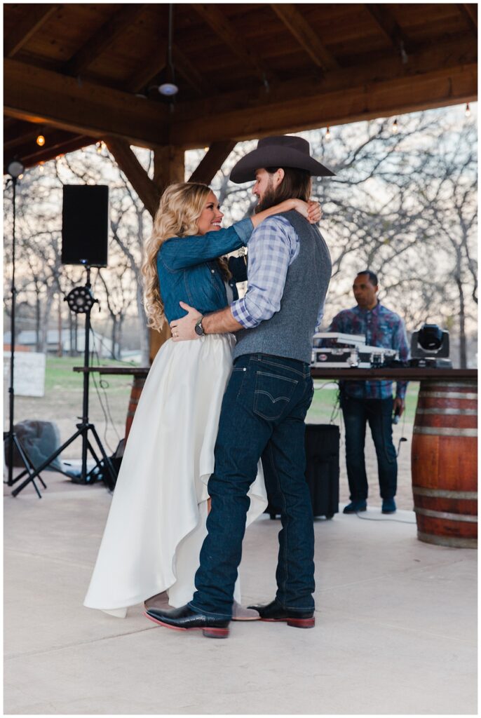 Texas styled bride and groom first dance for outdoor Texas styled wedding at Fort Worth Country Memorial Wedding Venue photographed by Dallas wedding photographer Jenny Bui of Picture Bouquet Studio. 