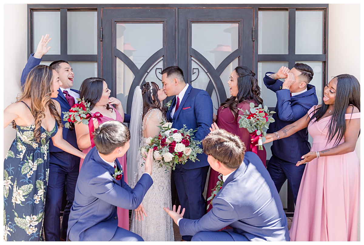 Bridal party cheers as bride and groom kisses during Dallas Vietnamese wedding at Zander House photographed by Dallas wedding photographer Jenny Bui of Picture Bouquet Studio. 