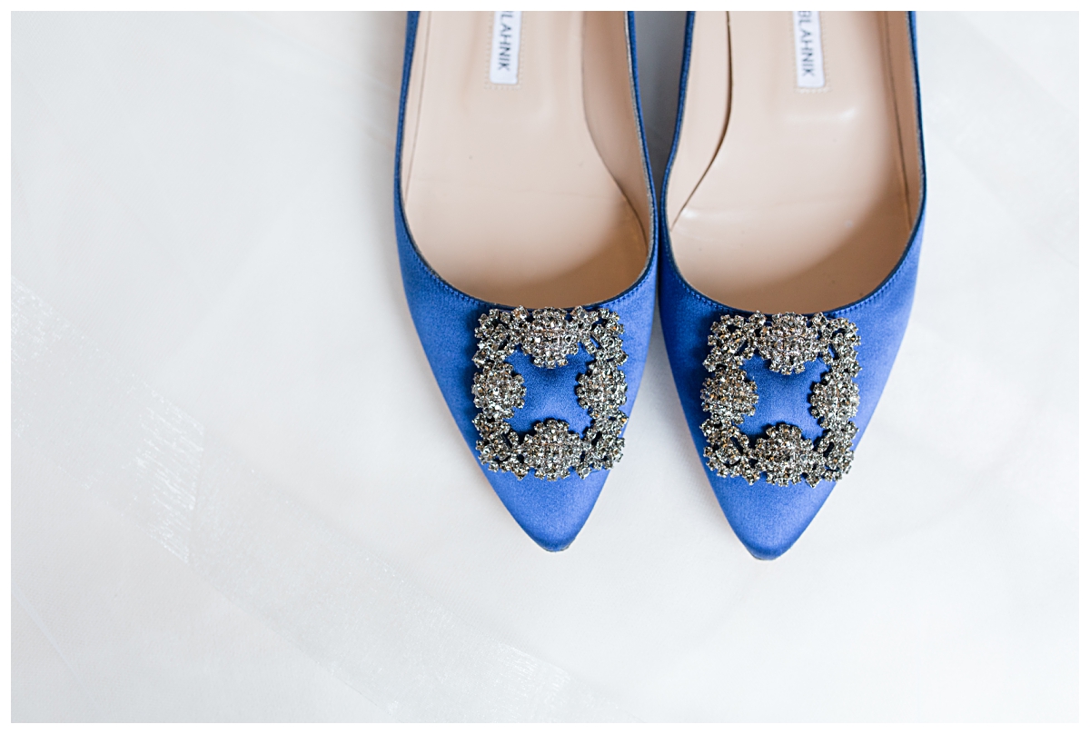 Royal blue Manolo Blahnik wedding day shoes photographed by Dallas wedding photographer Jenny Bui of Picture Bouquet Studio.  